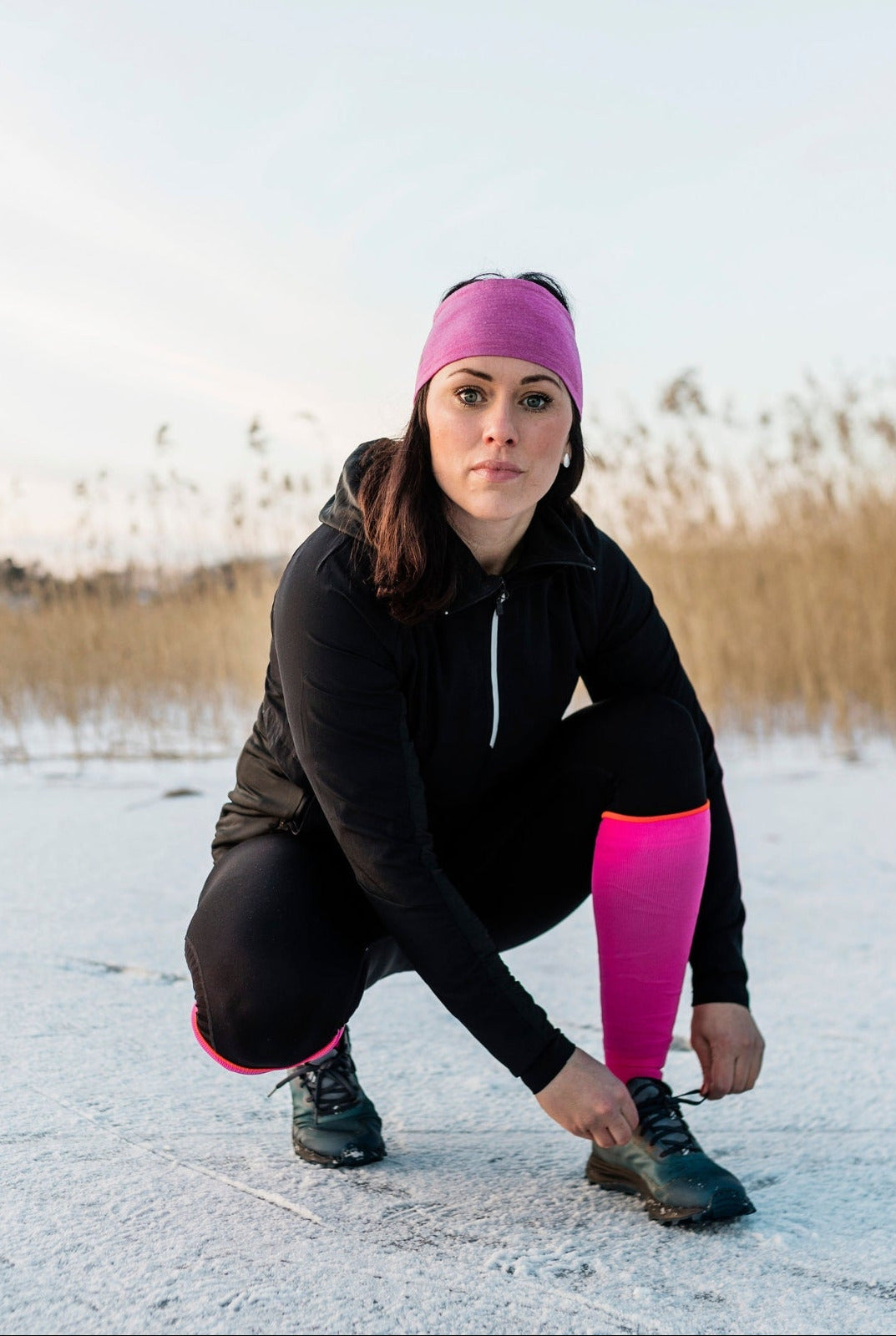 tjej med rosa Kompressionsstrumpor